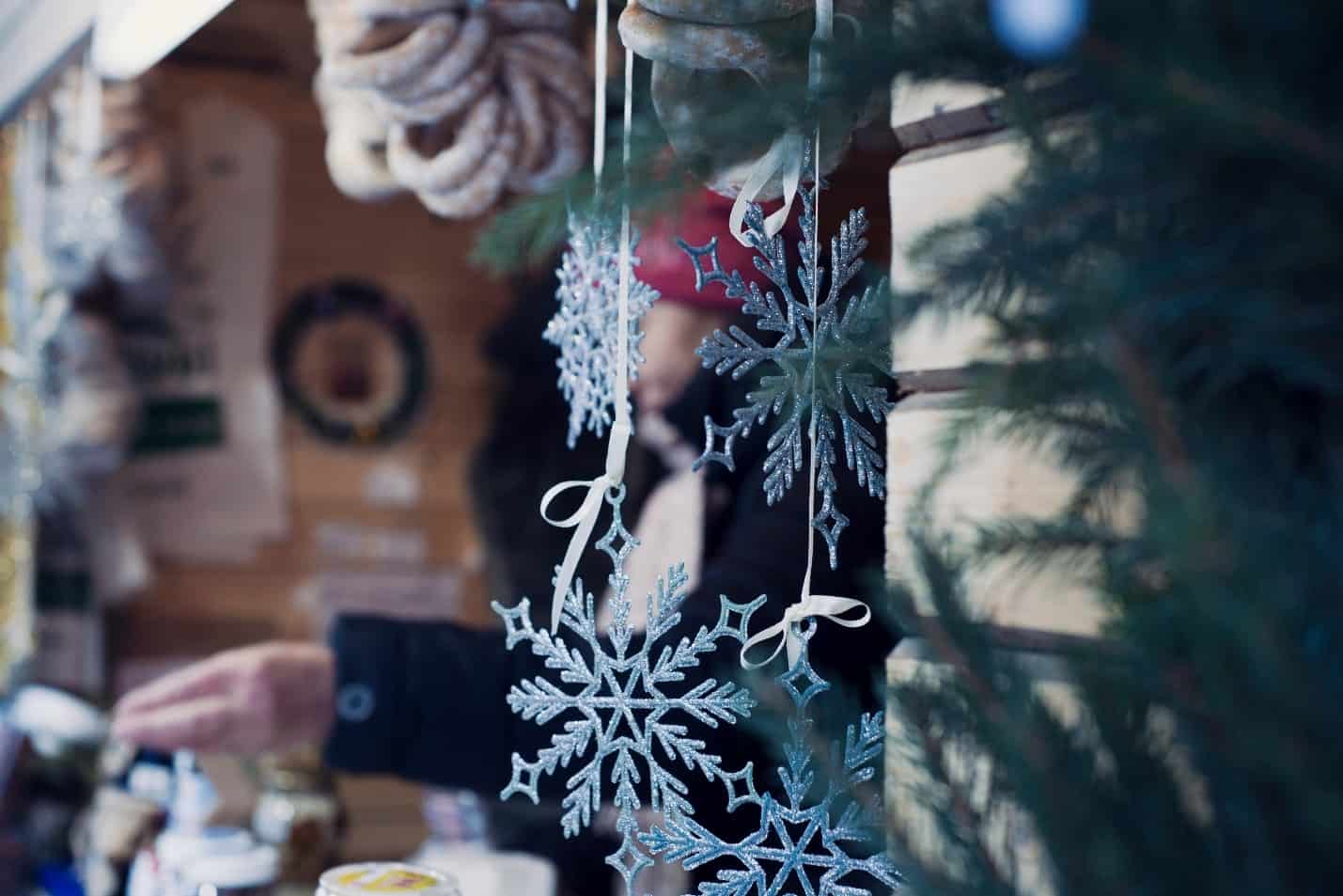 painting your business during the holidays